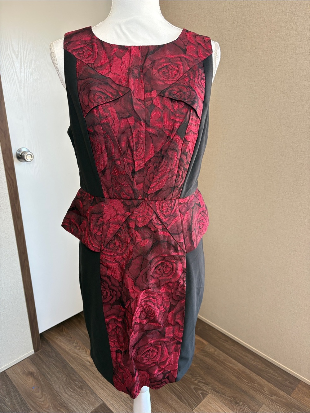 NikiBiki Womens Red Rose Jacquard Peplum Sheath Cocktail Dress Sz L Date Night